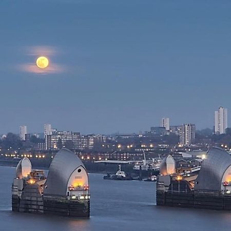 Large Double Room Overlooking The Thames Londres Extérieur photo